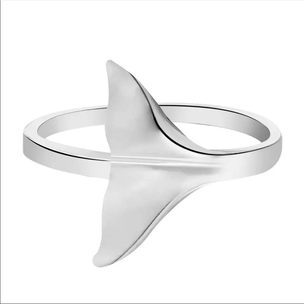 Whale tail ring